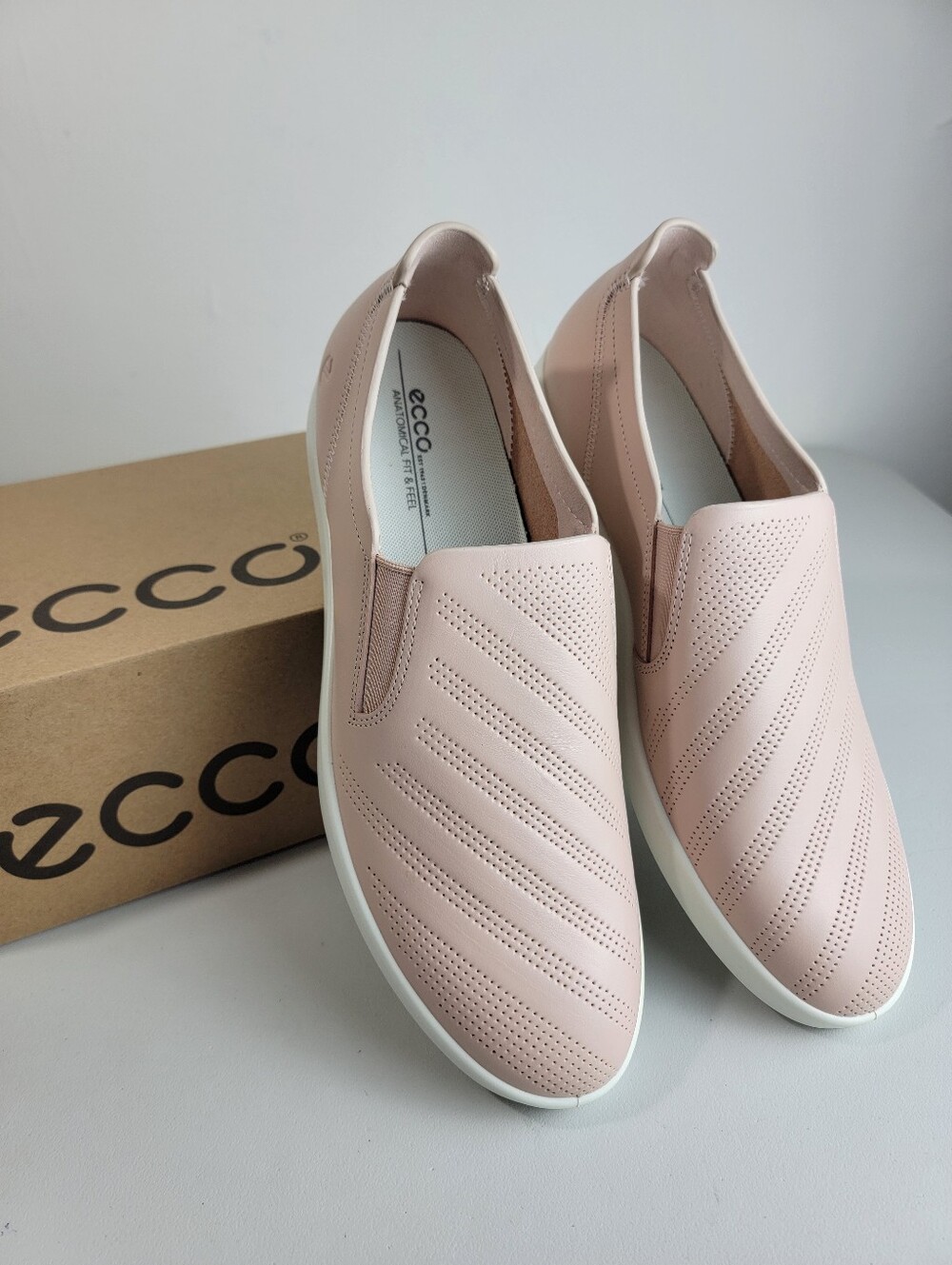 Ecco Women’s US 10-10.5 Slip-On Pierced Leather Travel Flats Portugal, Rose Dust